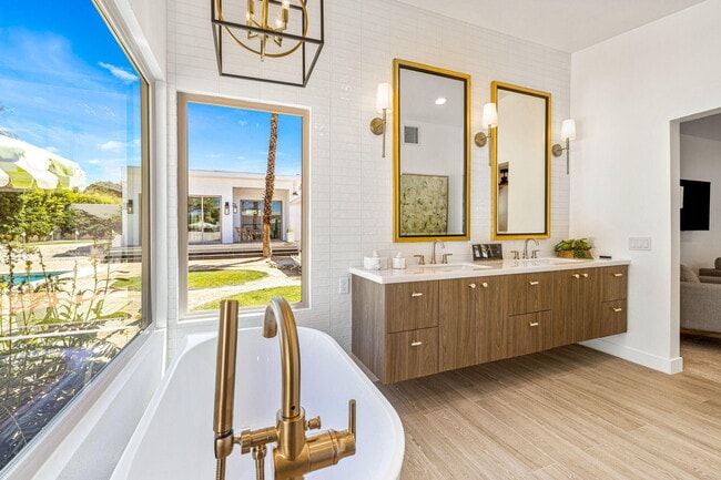 Building Photo - 45654 Verba Santa Dr