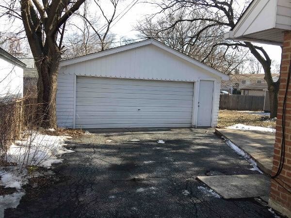 Building Photo - 16931 Old Elm Dr