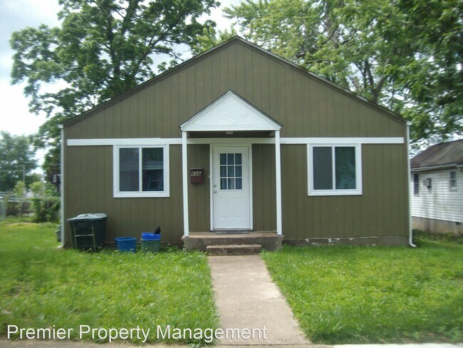 Building Photo - 3 br, 1.5 bath House - 606 E 14th Street