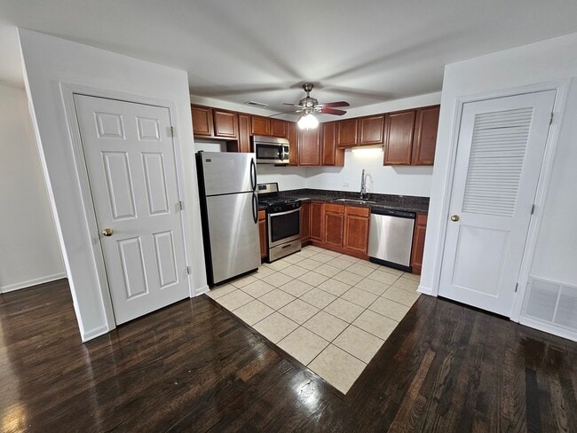 Building Photo - 4034 N Milwaukee Ave