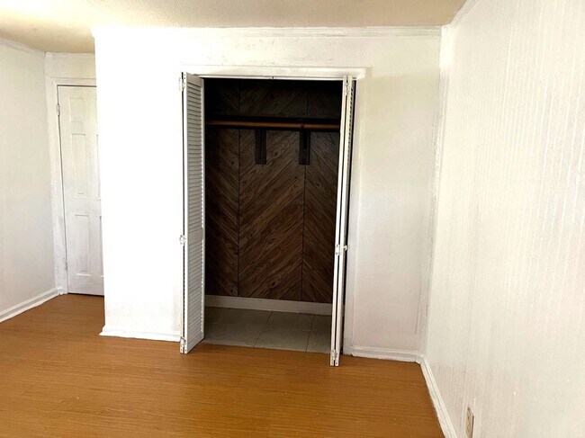 Foto del edificio - 610 NE 35th St