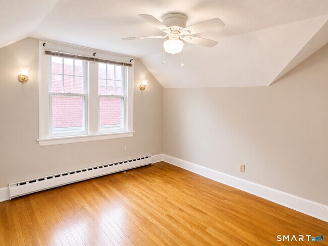 Foto del edificio - 386 Brightwood Ave