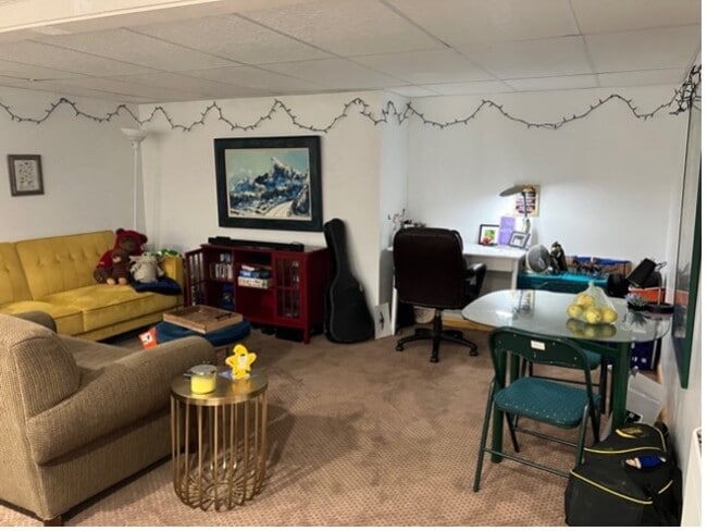 Building Photo - 35 Pilgrim Dr