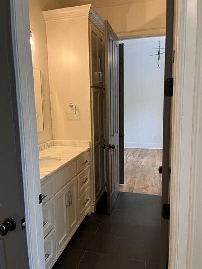 Building Photo - 85 Town Center Dr NW