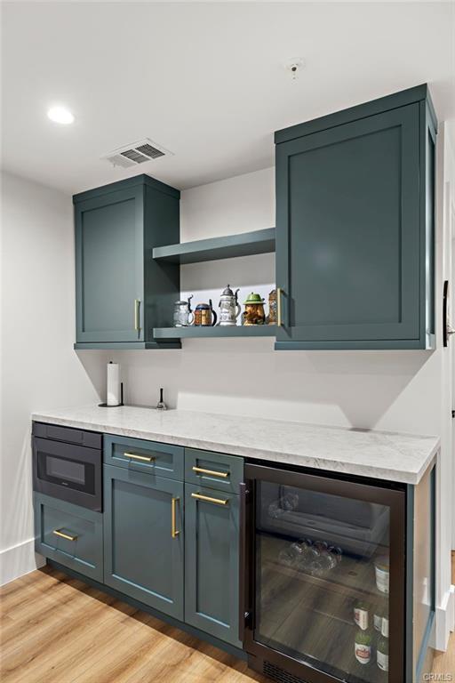 Foto del edificio - 611 Jasmine Ave