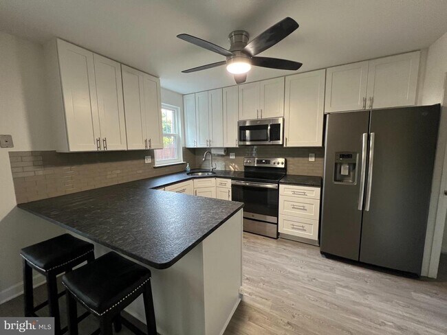 Building Photo - 301 McKean Ct