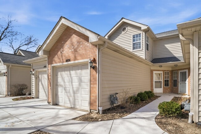 Building Photo - 1406 Golfview Dr