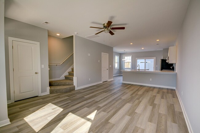 Foto del edificio - GORGEOUS End Unit Townhome in Sneads Ferry...