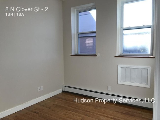 Building Photo - 8 N Clover St
