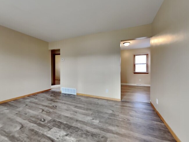 Foto del edificio - WINTER SPECIAL!! Fantastic 3 Bedroom, 1 Ba...