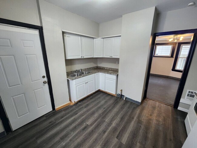 Foto del edificio - Charming 3-Bedroom Property in Prime Location (Section 8 Vouchers Accepted)