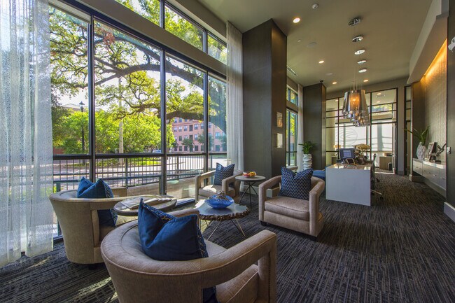 Foto del edificio - Stylish and Sleek Two-Bedroom Apartment: E...