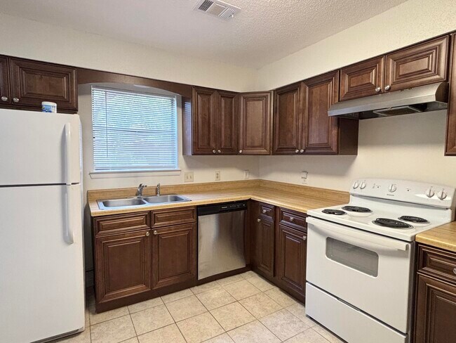 Building Photo - 32 7th Ave