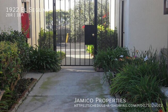 Foto del edificio - 1922 El Segundo Blvd