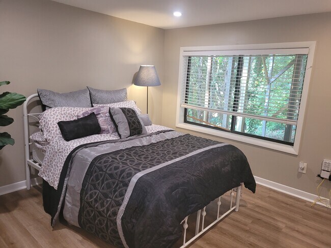 Foto del edificio - 2541 Oakrill Rd