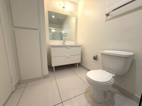 Secondary Bathroom - Premiere Towers