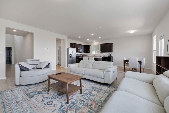 Building Photo - Spacious Two-Story Home with Loft and Flex...