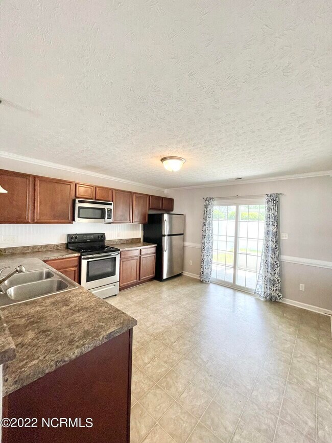 229 Glen Cannon Drive, Jacksonville, NC 28546 Townhome Rentals in