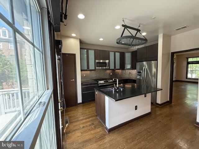 Foto del edificio - 8861 Ashgrove House Ln