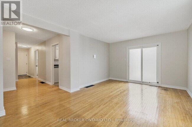 Photo du bâtiment - 246 East St