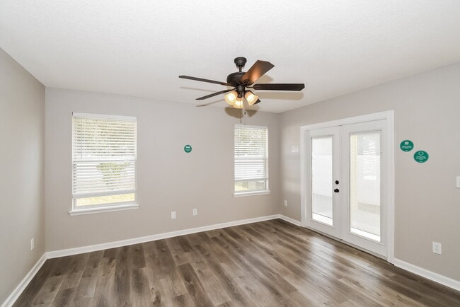 Building Photo - 607 Sunny Stroll Dr