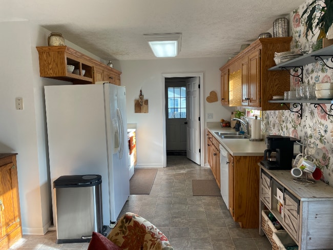 Building Photo - 1200 Ovoca Rd