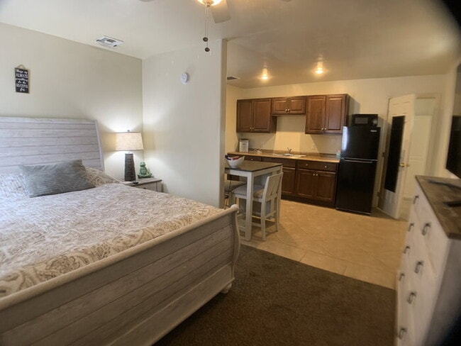 Foto del edificio - 3333 W 8th St