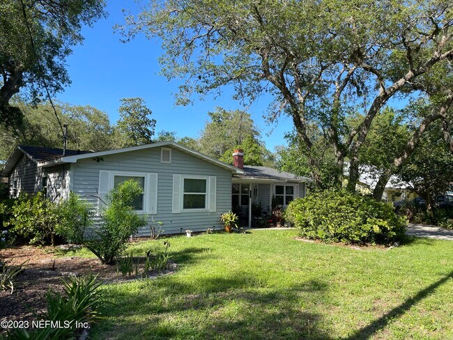 Building Photo - 425 Gerona Rd