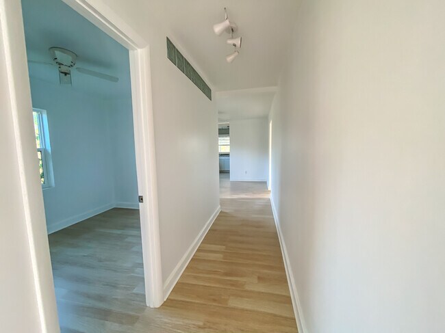 Building Photo - 12850 Florida Av
