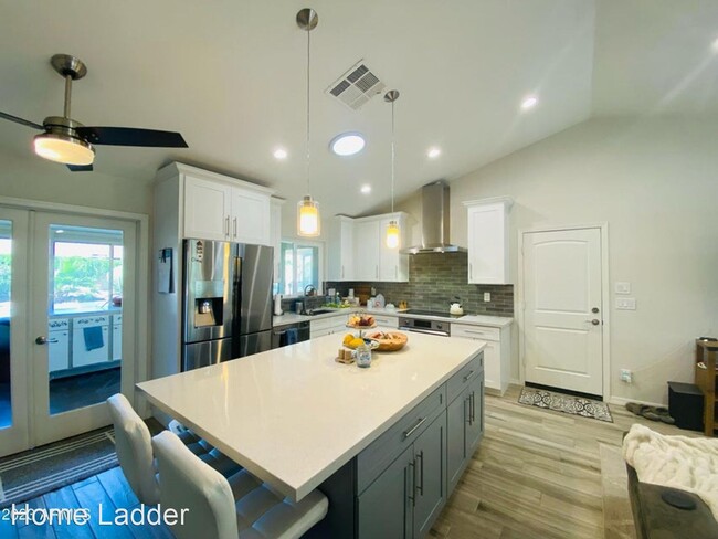 Building Photo - 4 br, 3 bath House - 1034 E Kristal Way