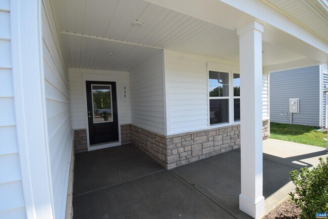 Building Photo - 335 Horse Path Dr