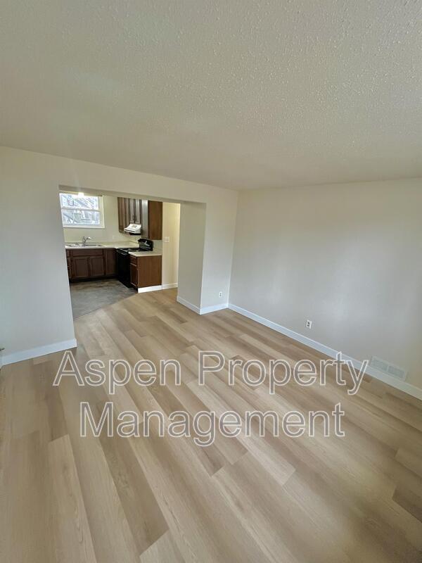 Foto del edificio - 2216 Piper Pl