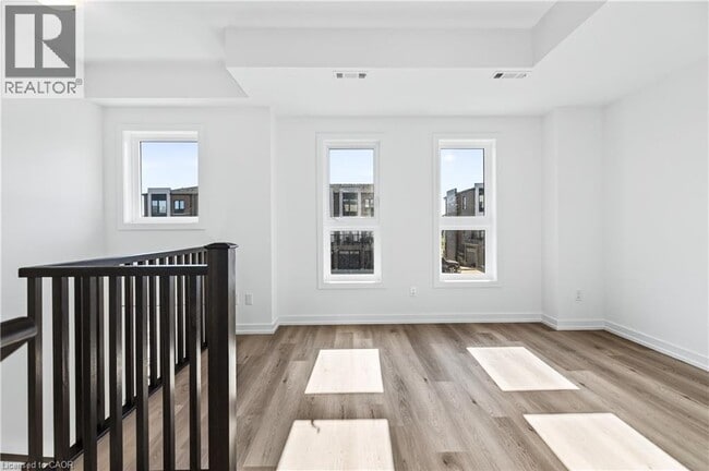 Photo du bâtiment - 70 Kenesky Dr