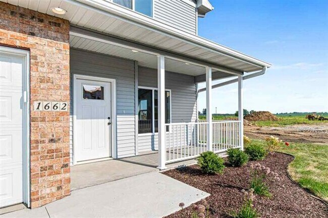 Foto del edificio - New Townhomes in a Convenient North Libert...
