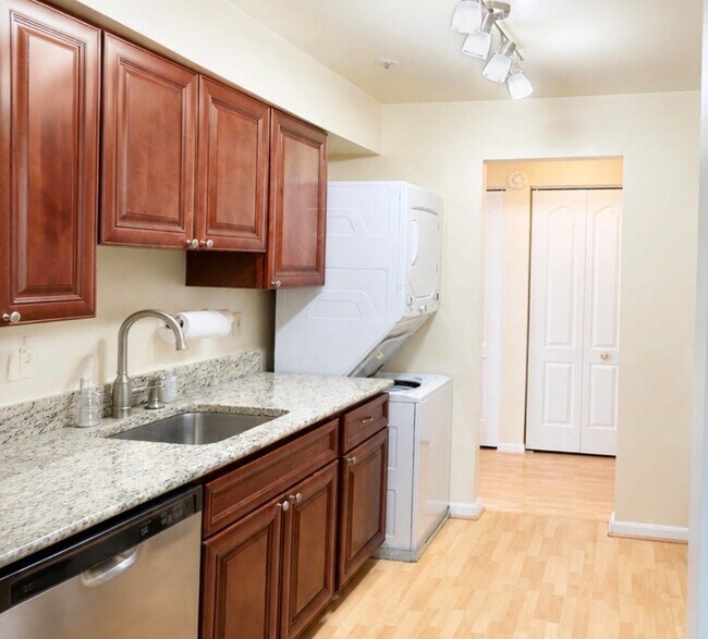 Foto del edificio - 8605 Falls Run Rd