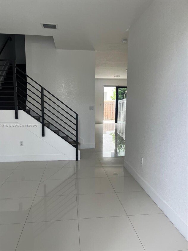 Primary Photo - 426 SW 91st Ct