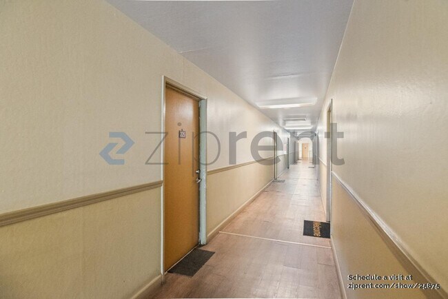 Foto del edificio - 100 Village Dr