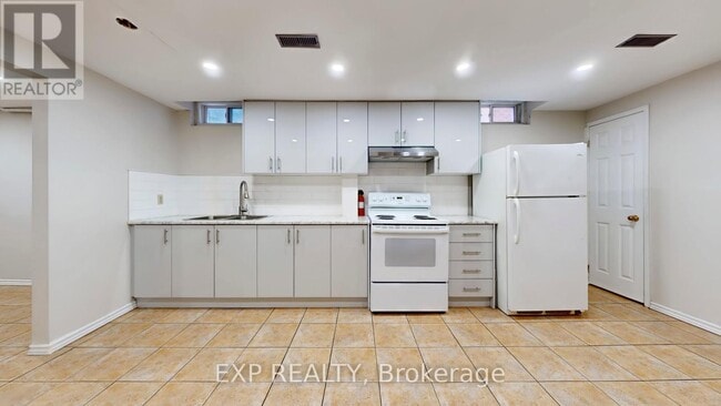 Building Photo - 93 Tall Grass Trail