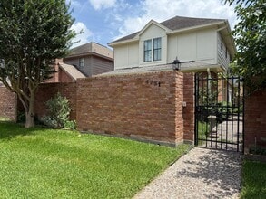 Building Photo - 4731 N Cashel Cir