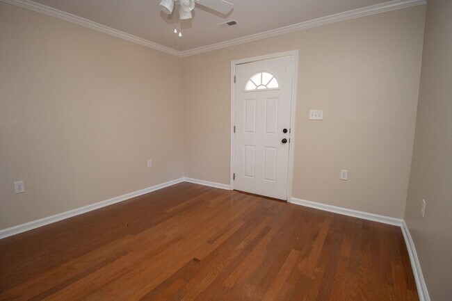 Foto del edificio - Charming 2-Bed, 1-Bath Home in Forest Acres!