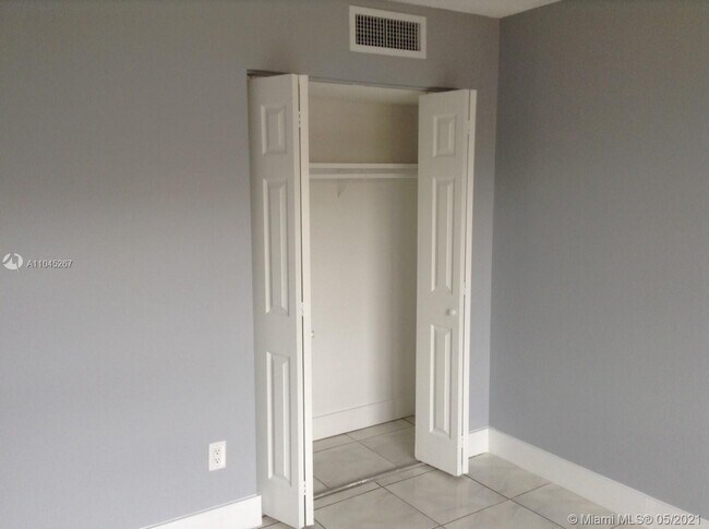Building Photo - 4540 NW 79th Ave