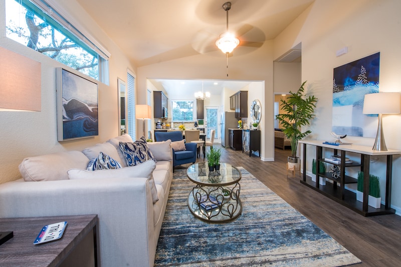 Foto principal - 6607 Lake Woodlands Dr