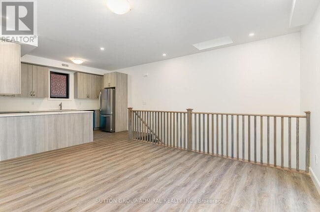 Building Photo - 274 King St E