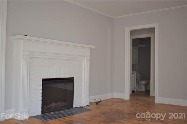 Building Photo - Charming 2-BR Brick Home with a Yard, and everything you need – Minutes from Downtown!