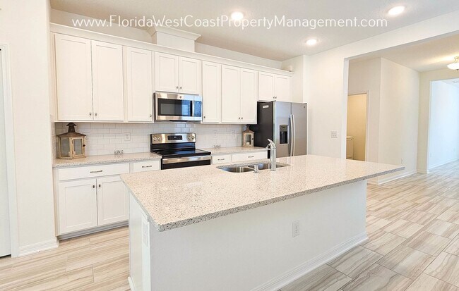 Foto del edificio - OUTSTANDING SUMMERWOODS -PARRISH 3 BEDROOM...