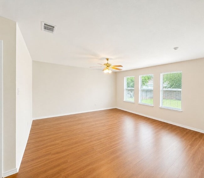 Building Photo - AVAILABLE JULY 10TH