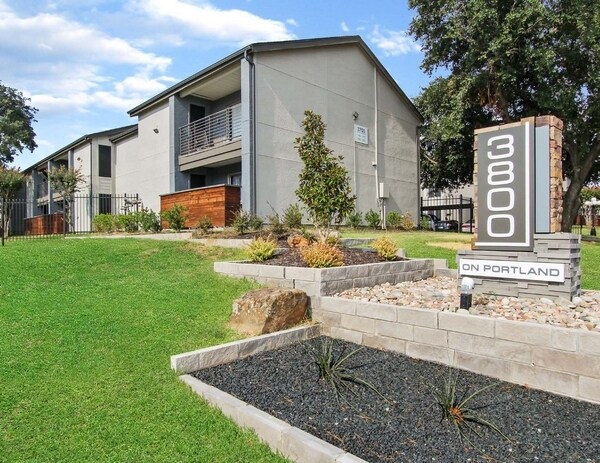 Foto principal - 3800 on Portland Apartments