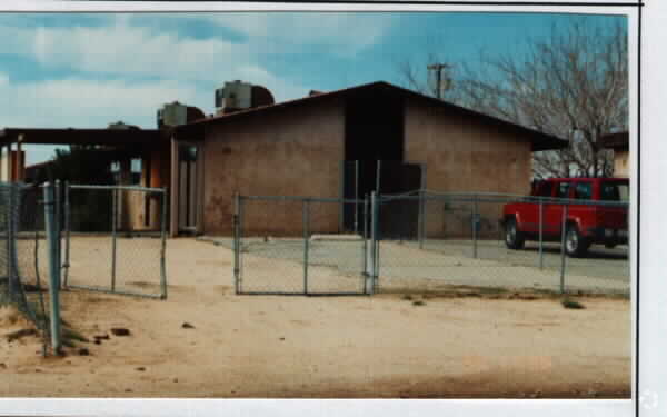 Foto del edificio - 12998 Mohawk Rd