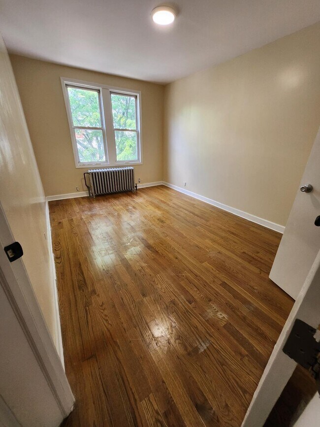 Foto del edificio - 679 E 241st St