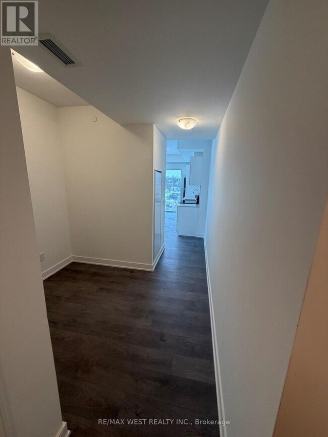 Building Photo - 705 Davis Dr